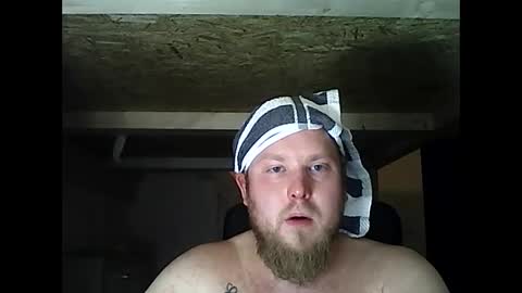 Snapshot of thenewdude1992 chatting on 1, 3, 2025 thenewdude1992 online show from 1, 3, 2025