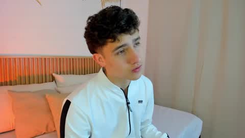 Snapshot of theohawke_ chatting on 12, 12, 2024 THEO- MATEO online show from 12, 12, 2024