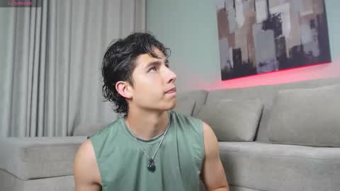 Snapshot of theohawke_ chatting on 24, 11, 2025 THEO- MATEO online show from 24, 11, 2025