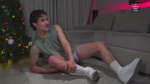 Snapshot of theohawke_ chatting on 20, 12, 2025 THEO- MATEO online show from 20, 12, 2025