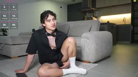 Snapshot of theohawke_ chatting on 6, 2, 2026 THEO- MATEO online show from 6, 2, 2026