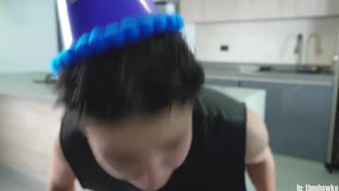 Snapshot of theohawke_ chatting on 15, 4, 2026 THEO- MATEO online show from 15, 4, 2026