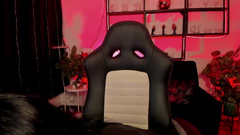 LAURA online show from 13, 4, 2026