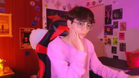 Matt independent model  online show from 11, 11, 2025