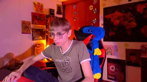 Matt independent model  online show from 15, 4, 2026