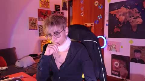 Matt independent model  online show from 2, 5, 2026