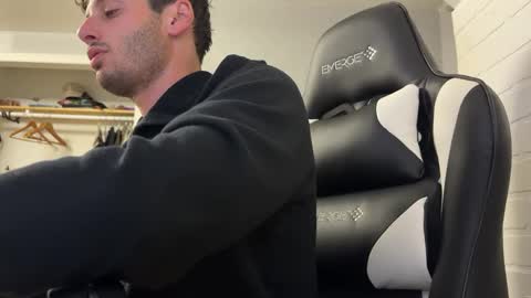 Snapshot of therealdylansdick chatting on 28, 9, 2025 therealdylansdick online show from 28, 9, 2025