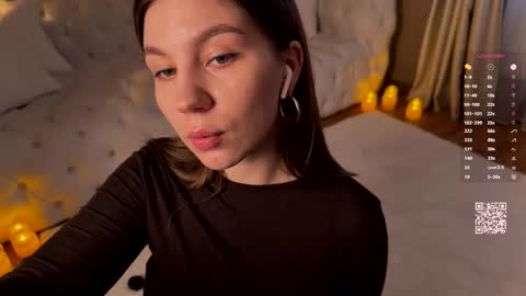 Snapshot of thewetmuse chatting on 4, 12, 2025 Grace Next broadcast - online show from 4, 12, 2025