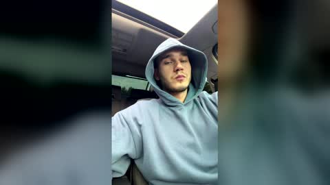 Snapshot of theworldisyoursss chatting on 6, 4, 2026 TheWorldIsYours online show from 6, 4, 2026