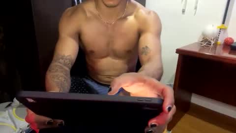 thiago_happy online show from 6, 11, 2025