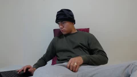 Thiago independent model online show from 5, 1, 2025