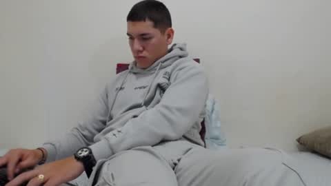 Thiago independent model online show from 7, 1, 2025