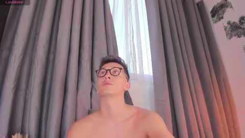 SanThiago online show from 11, 11, 2025