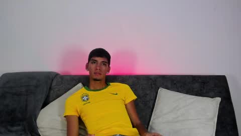 Snapshot of thiago_ortizz chatting on 4, 4, 2026 Thiago online show from 4, 4, 2026