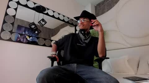 Snapshot of thiagoferreti_ chatting on 9, 10, 2025 ThiagoFerreti online show from 9, 10, 2025