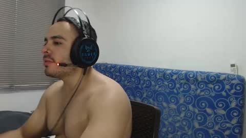 Snapshot of thiagohot_xx chatting on 24, 10, 2025 Thiago online show from 24, 10, 2025