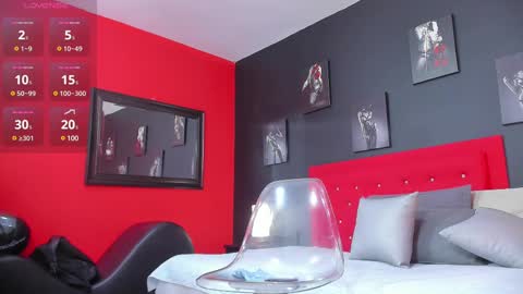 Thia Gomez online show from 5, 3, 2025