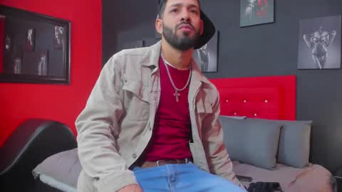 Thia Gomez online show from 3, 10, 2025