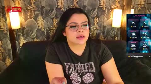 Snapshot of thiccmady chatting on 19, 11, 2025 ThiccMADY online show from 19, 11, 2025