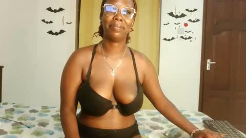 Snapshot of thickiie chatting on 26, 11, 2025 thickiie online show from 26, 11, 2025