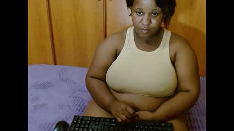 Snapshot of thickjuicyxxx chatting on 4, 10, 2025 thickjuicyxxx online show from 4, 10, 2025