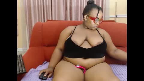 Snapshot of thickjuicyxxx chatting on 11, 10, 2025 thickjuicyxxx online show from 11, 10, 2025