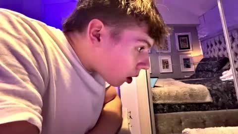 Snapshot of thickny0ung chatting on 12, 10, 2025 thickny0ung online show from 12, 10, 2025