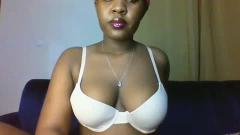 Snapshot of thickyannah2 chatting on 17, 9, 2025 thickyannah online show from 17, 9, 2025
