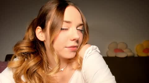 Snapshot of thisisamelia chatting on 2, 2, 2025 Amelia shows on mondays fridays and sundays if anything changes im giving updates on my fansly online show from 2, 2, 2025