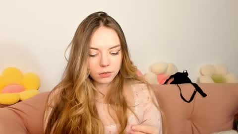 Snapshot of thisisamelia chatting on 7, 3, 2025 Amelia shows on mondays fridays and sundays if anything changes im giving updates on my fansly online show from 7, 3, 2025