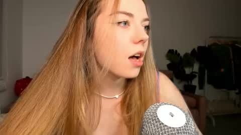 Snapshot of thisisamelia chatting on 10, 3, 2025 Amelia shows on mondays fridays and sundays if anything changes im giving updates on my fansly online show from 10, 3, 2025