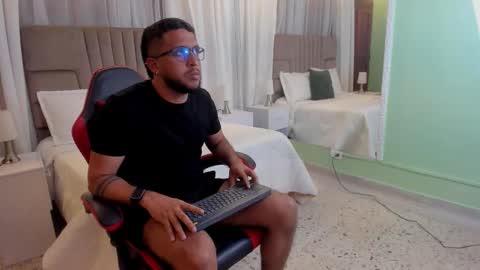 Thom Houston online show from 19, 11, 2025