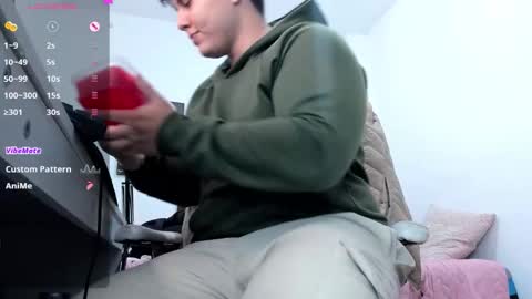 Snapshot of thom_ohtani chatting on 19, 10, 2025 thom_ohtani online show from 19, 10, 2025