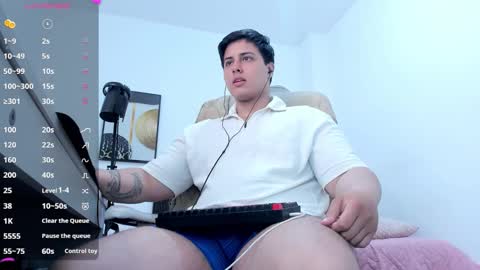 Snapshot of thom_ohtani chatting on 19, 10, 2025 thom_ohtani online show from 19, 10, 2025