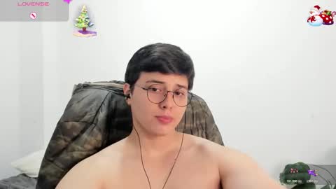 Snapshot of thom_ohtani chatting on 8, 11, 2025 thom_ohtani online show from 8, 11, 2025