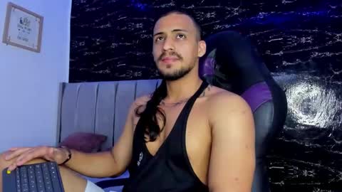 Snapshot of thomas__wayne chatting on 13, 12, 2025 Thomas online show from 13, 12, 2025