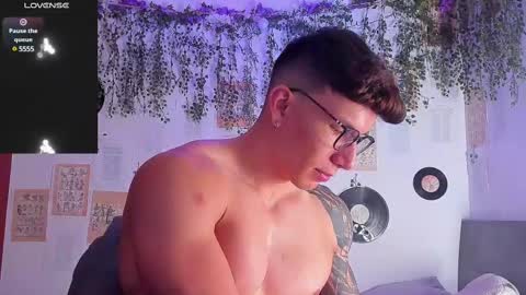 Thomas Grey online show from 3, 3, 2025