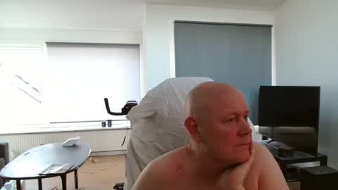 thomash32 online show from 12, 9, 2025