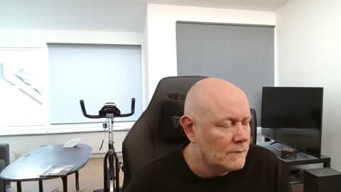 thomash32 online show from 17, 9, 2025