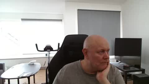 thomash32 online show from 21, 9, 2025