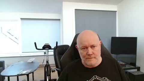 thomash32 online show from 23, 9, 2025