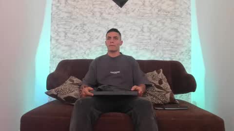 thomass_conor online show from 15, 2, 2025