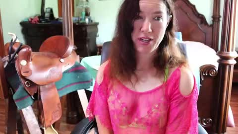 Snapshot of thornbury_rose chatting on 23, 4, 2026 ThornburyRose online show from 23, 4, 2026