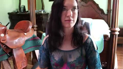 Snapshot of thornbury_rose chatting on 30, 4, 2026 ThornburyRose online show from 30, 4, 2026
