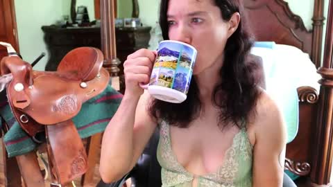 Snapshot of thornbury_rose chatting on 1, 5, 2026 ThornburyRose online show from 1, 5, 2026