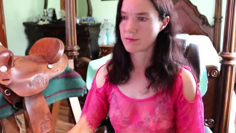 Snapshot of thornbury_rose chatting on 9, 5, 2026 ThornburyRose online show from 9, 5, 2026