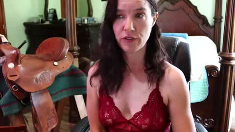 Snapshot of thornbury_rose chatting on 23, 5, 2026 ThornburyRose online show from 23, 5, 2026