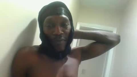 Snapshot of thoroughbred_1980 chatting on 25, 11, 2025 thoroughbred_1980 online show from 25, 11, 2025