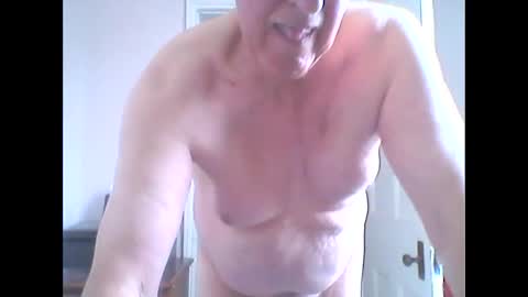 Snapshot of thruster99 chatting on 10, 9, 2025 thruster99 online show from 10, 9, 2025