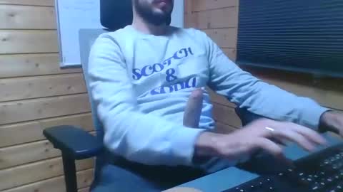 Snapshot of thx_4some_sharing chatting on 3, 1, 2025 toobigcockforonegirl online show from 3, 1, 2025